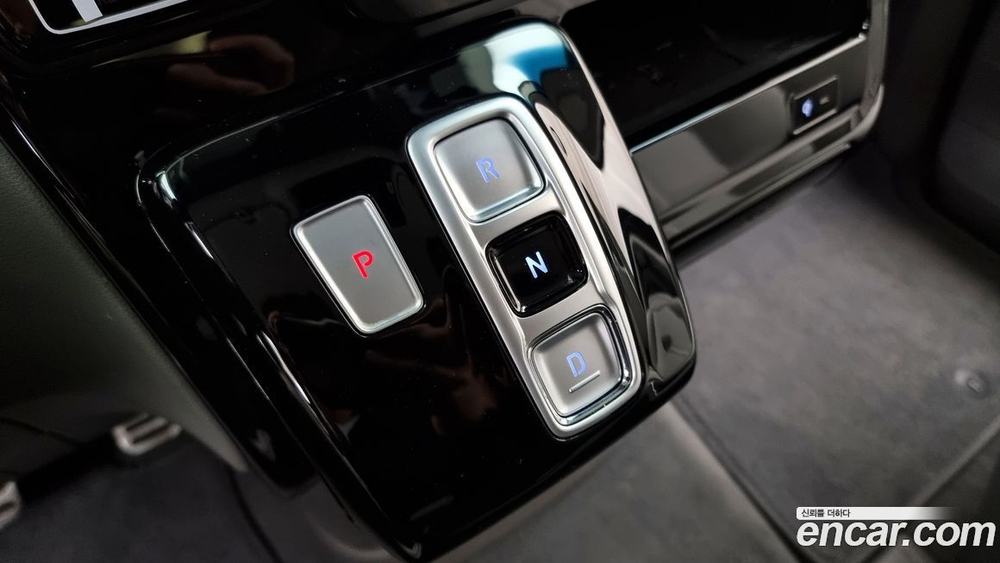 Hyundai Staria 4WD 라운지 9-и местный (11.2022)