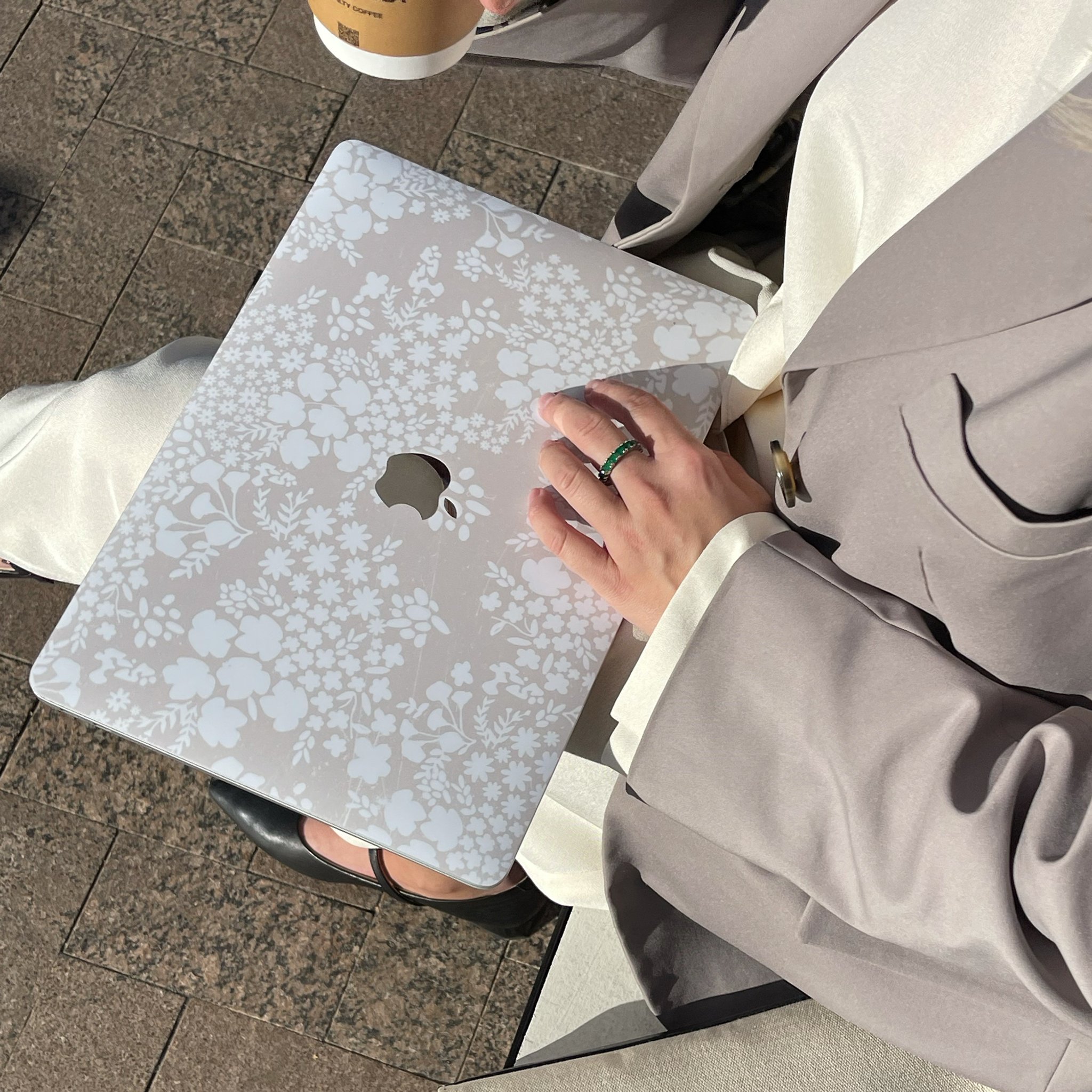 Виниловая наклейка FLORAL CREAM для MacBook