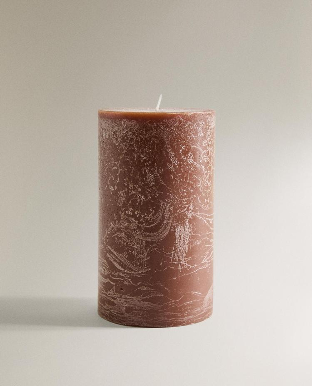 ZARA HOME БОЛЬШАЯ ЦИЛИНДРИЧЕСКАЯ АРОМАТИЧЕСКАЯ СВЕЧА "СОЛЕНАЯ КАРАМЕЛЬ", КОРИЧНЕВАТЫЙ
