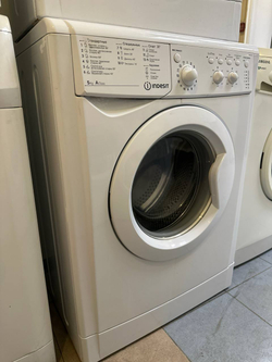 Стиральная машина Indesit IWSC5105 б/у фронтальная 5 кг 1000 об/мин