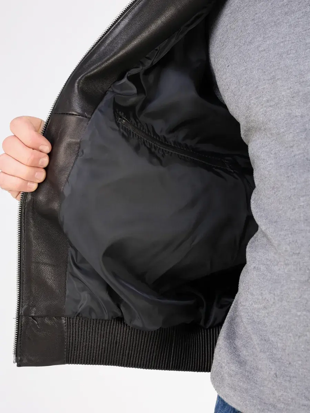 Кожаная куртка демисезонная бомбер