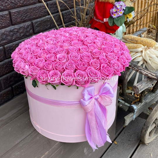 101 розовая роза рф в шляпной коробке