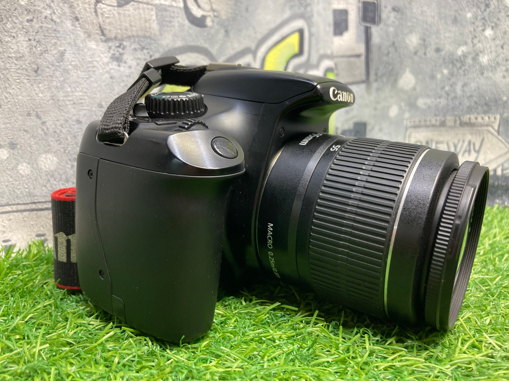 Canon 1100D kit 18-55mm 3.5-5.6 III 70.000 кадров