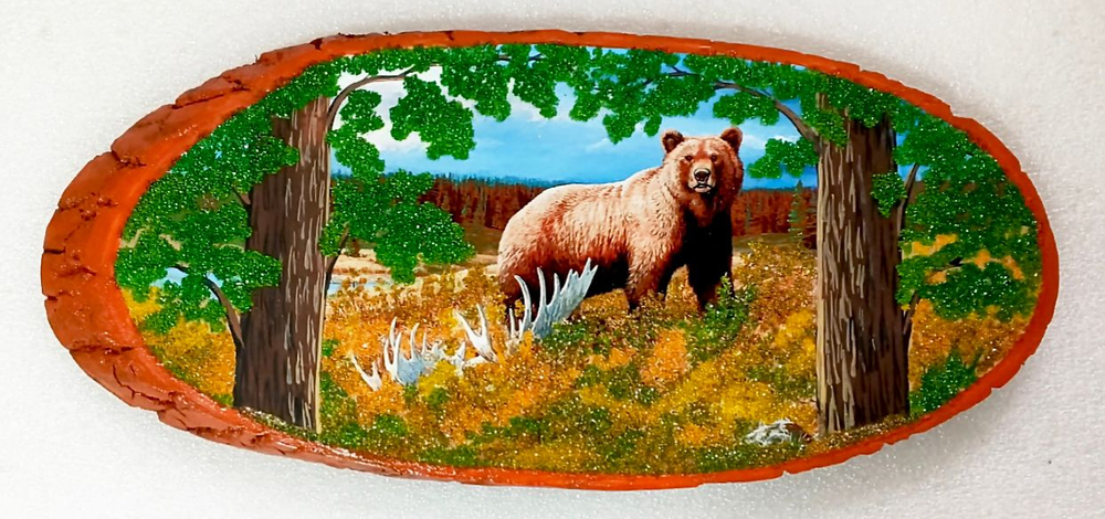 Панно на срезе дерева  "медведь у добычи" 65-69см