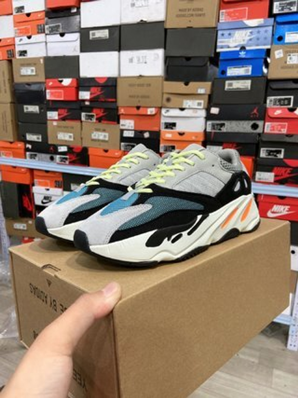 Купить  adidas Yeezy Boost 700 "Wave Runner Solid Grey"