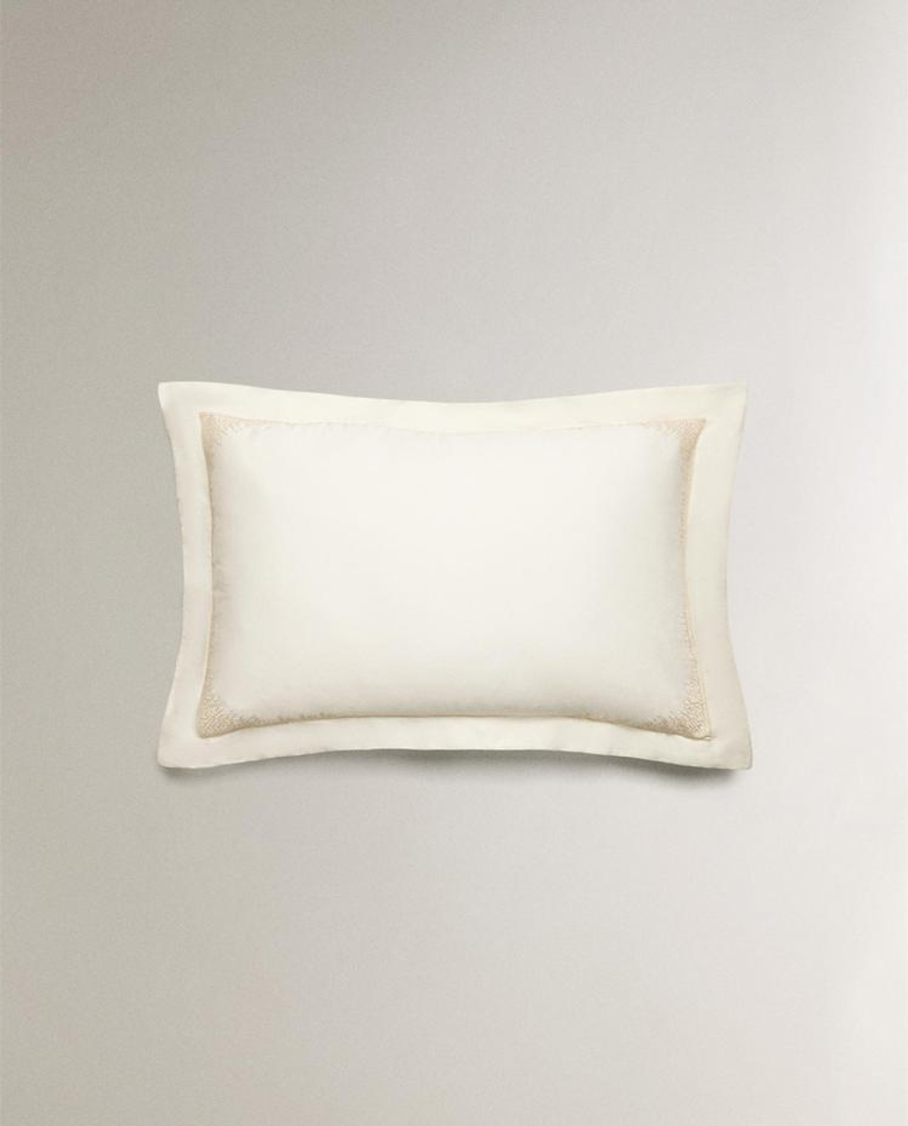 ZARA HOME АТЛАСНАЯ НАВОЛОЧКА С ВЫШИВКОЙ, ЗОЛОТОЙ