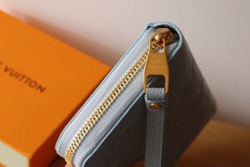 Louis Vuitton Zippy Wallet