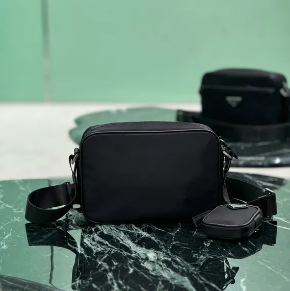 Сумка Prada на плечо из нейлона и сафьяновой кожи, черный
