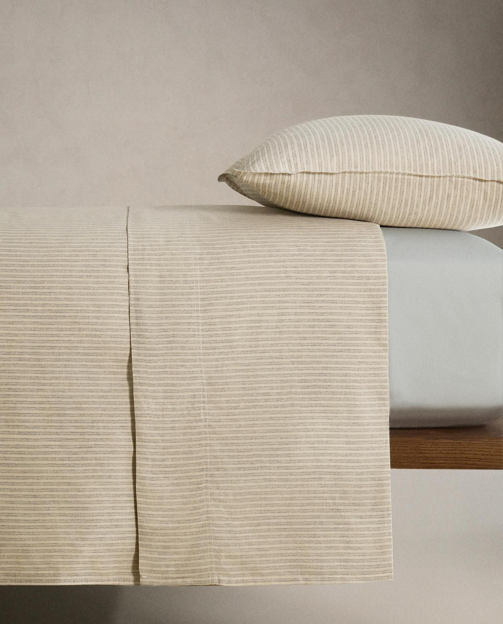 Zara Home - Простыня из окрашенной пряжи в полоску, бежево-серый, 290x280 см