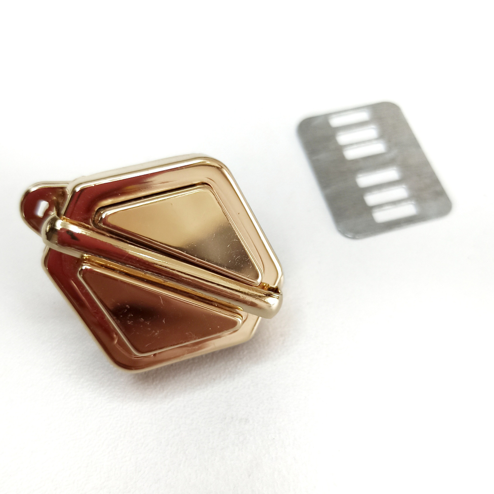 Замок-защелка на зажимах 32*32 Золото