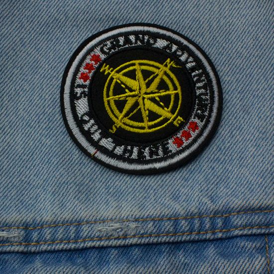 Нашивка на рюкзак и на одежду. Компас