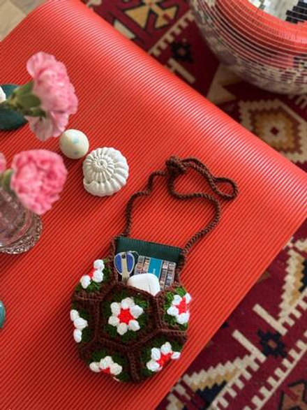 Сумочка вязанная "Цветочный узор", ручная работа, коричневая