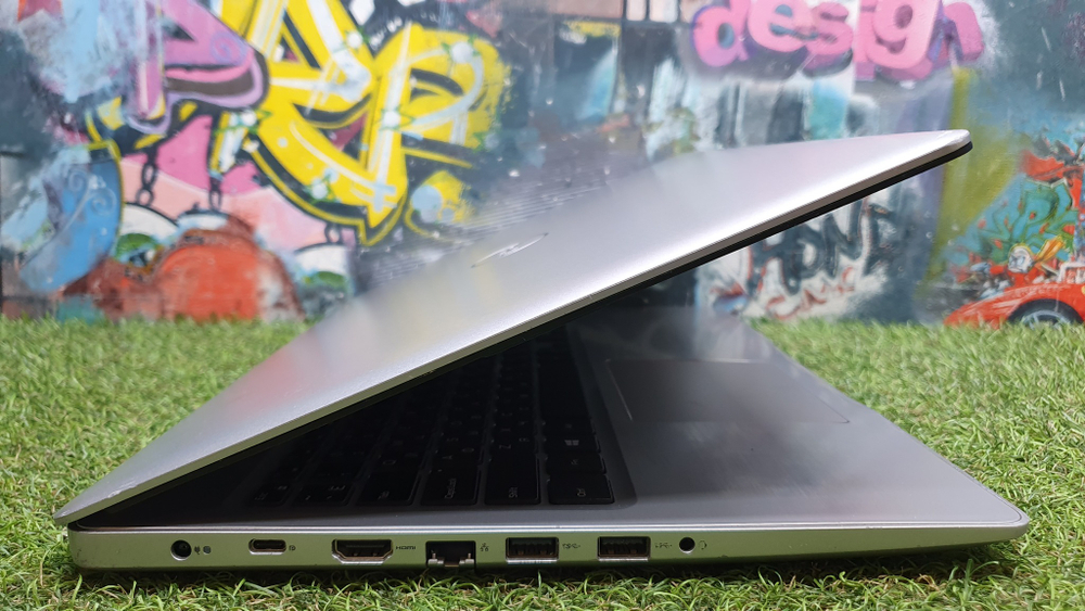 Ноутбук Dell i3-6/4Gb/FHD