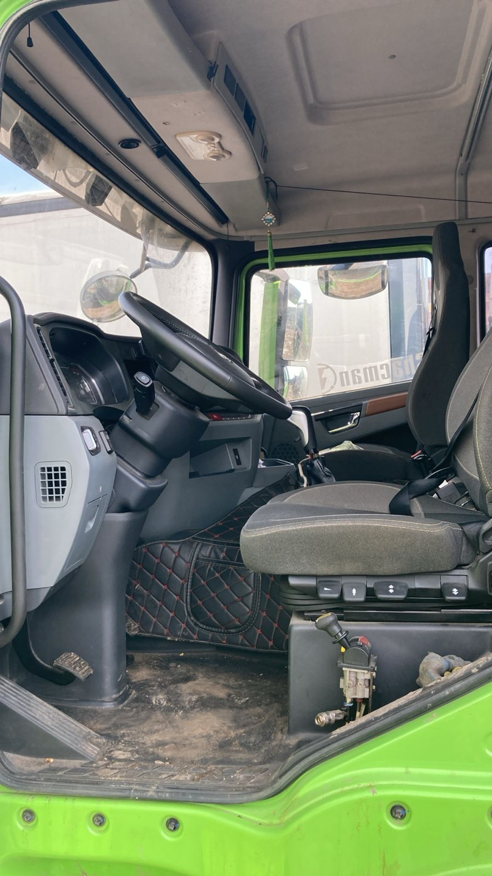 Shacman (Shaanxi) SX* 8x4 Самосвал SX33186V366 (Дизельный, 11,6 л, 423 л.с., МТ)