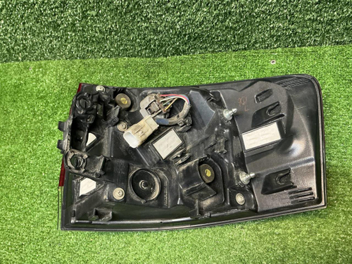 Фонарь левый внешний Toyota Land Cruiser 300 21-нв