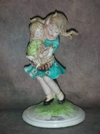 Статуэтка. Фарфор. Сёстры. Capodimonte. Италия