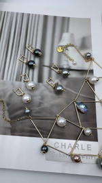 Серьги круглый темный бензиновый жемчуг Майорка на английском замке, оттенок золото