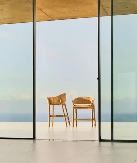 Полубарный стул Galea из тикового дерева и синтетического ротанга, 65 см