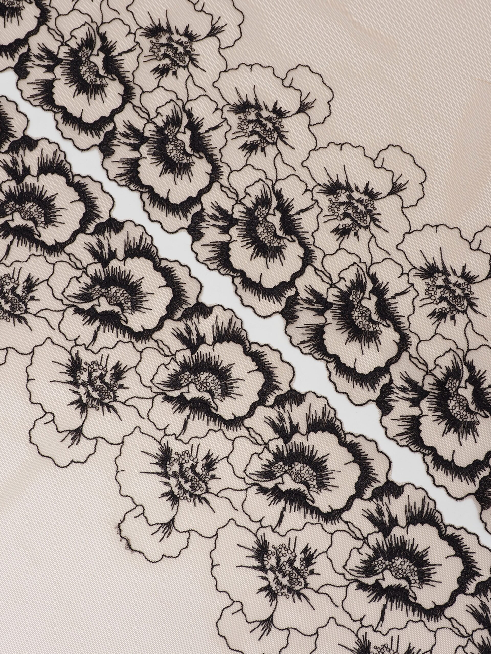 Вышивка на сетке загорелый телесный с черным ширина 27 см ОТРЕЗ 0,82 м