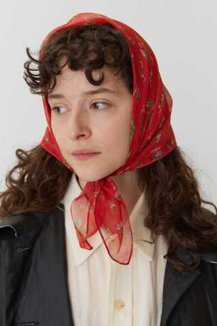 Косынка из шелка красная в цветочек