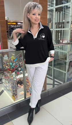 Трикотажный черный блузон с полосатым воротником