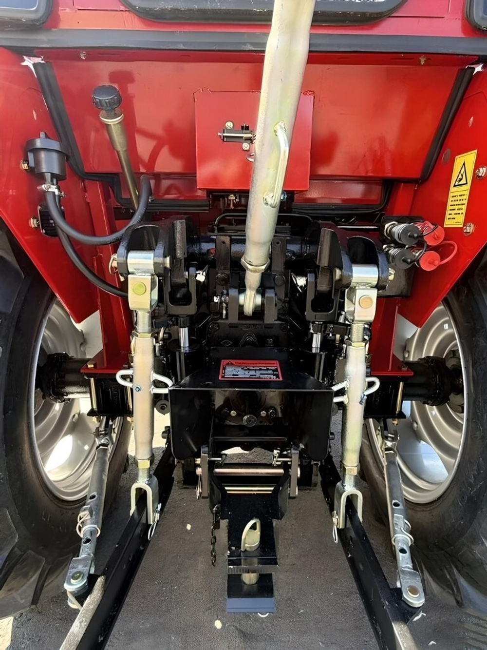 Трактор Dongfeng DF-404C G2 NEW рестайлинг с кабиной