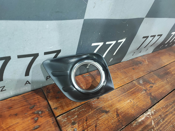 Накладка ПТФ левая Land Cruiser Prado 150 09-13 Б/У Оригинал 5212860070