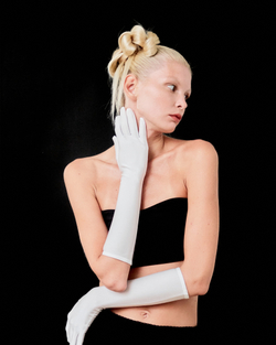 Перчатки из белого бифекса до локтя