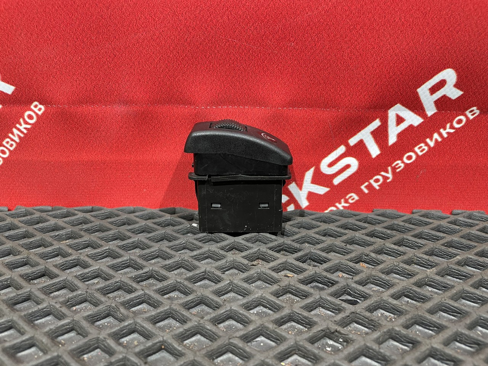 Кнопка освещения панели приборов