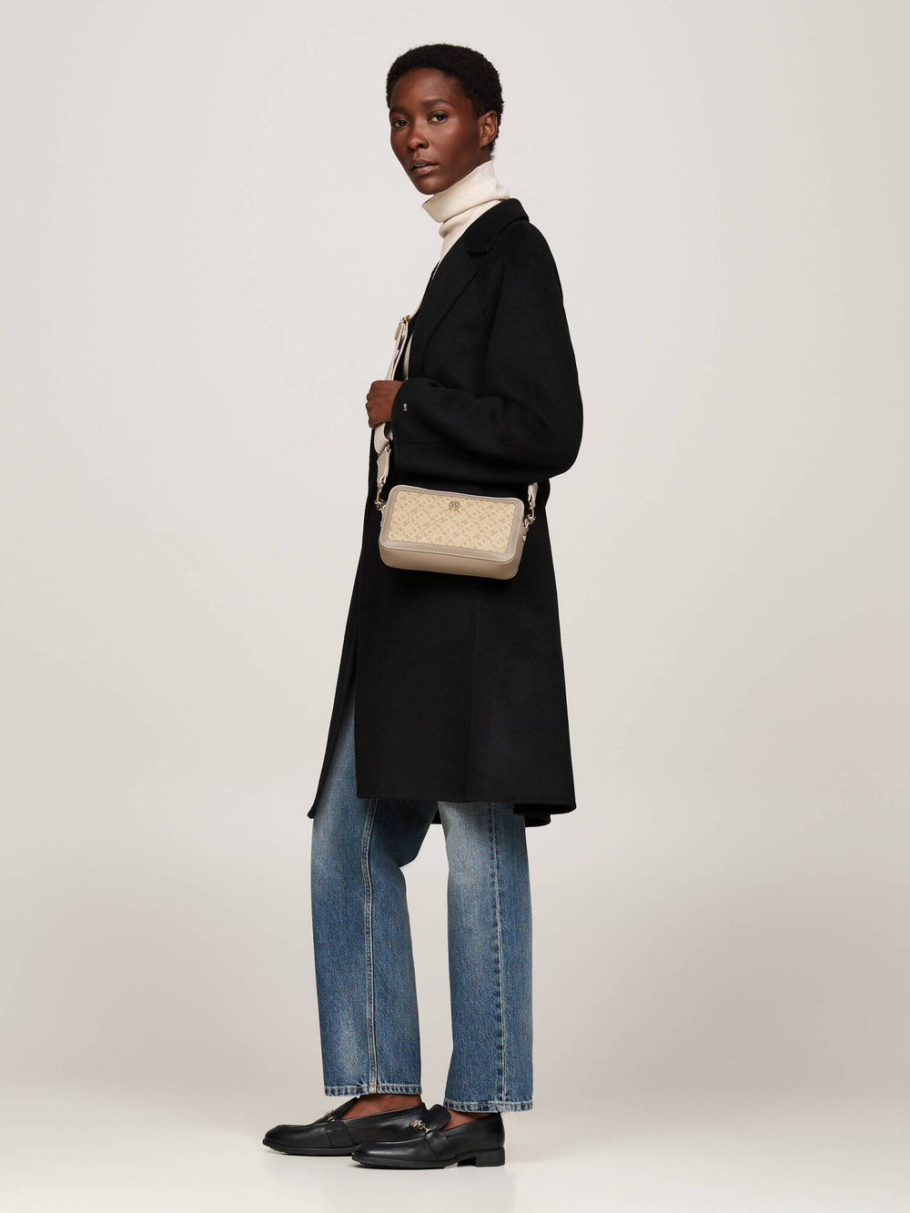 Сумка-мессенджер monoplay Tommy Hilfiger - бежевый(AW0AW16442)