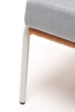 "Милан" кресло плетеное из роупа, каркас алюминий светло-серый (RAL7035) муар, роуп оранжевый меланж круглый, ткань светло-серая