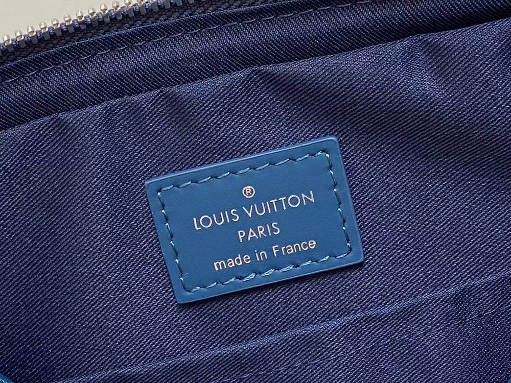 Сумка-мессенджер Louis Vuitton