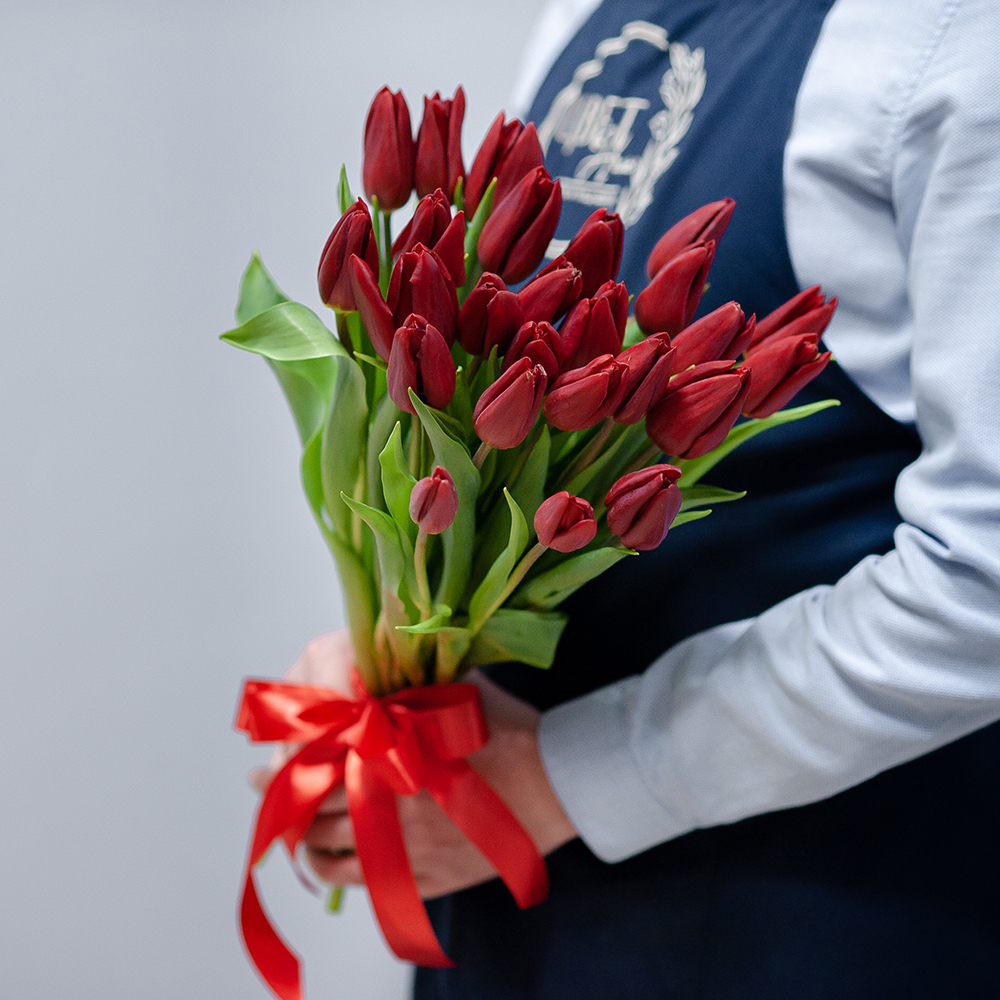 Тюльпаны красные под ленту