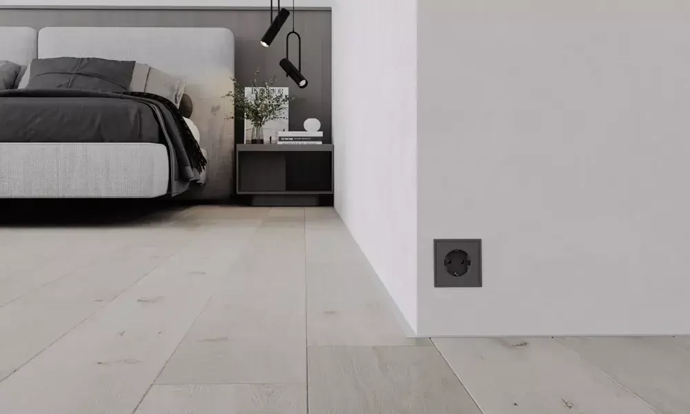 Микроплинтус для пола серебристый матовый, алюминиевый, 6×16×2500 мм