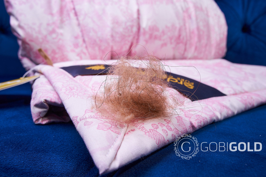 Одеяло стеганое из 100% верблюжьего пуха 200х220 см. (ERDENET) - розовый орнамент