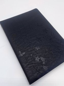 Блокнот 135 л. В5 25*17,5 см лин. черные цветы  (7670-6)