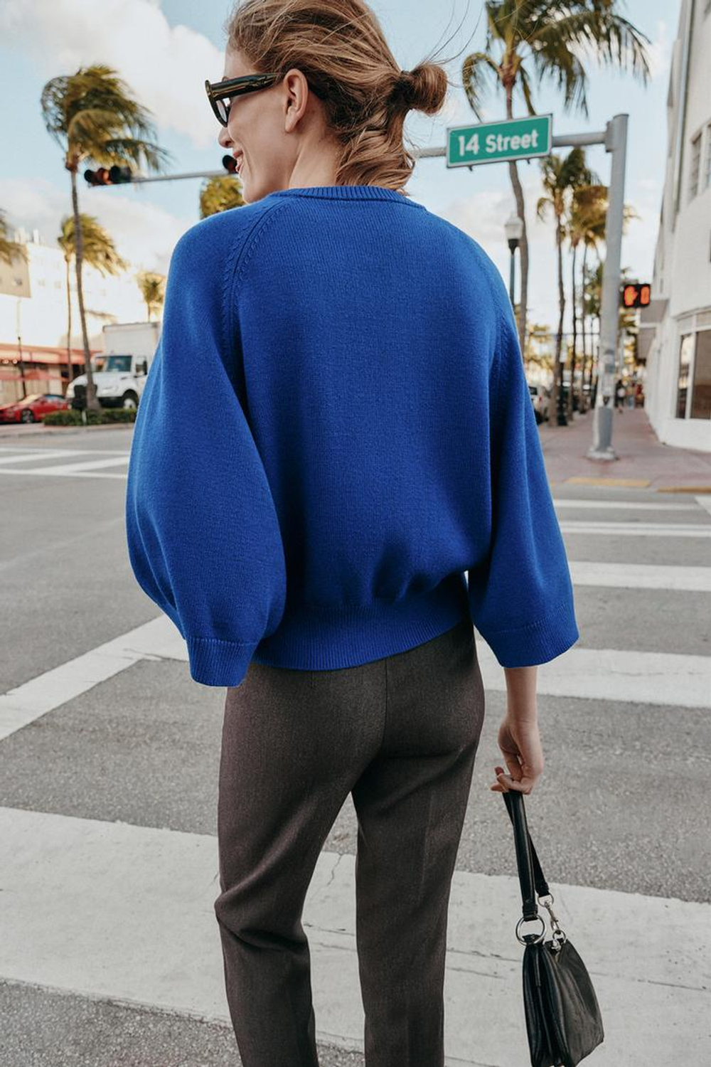 ZARA СВИТЕР С ШИРОКИМИ РУКАВАМИ, ЯРКО-СИНИЙ