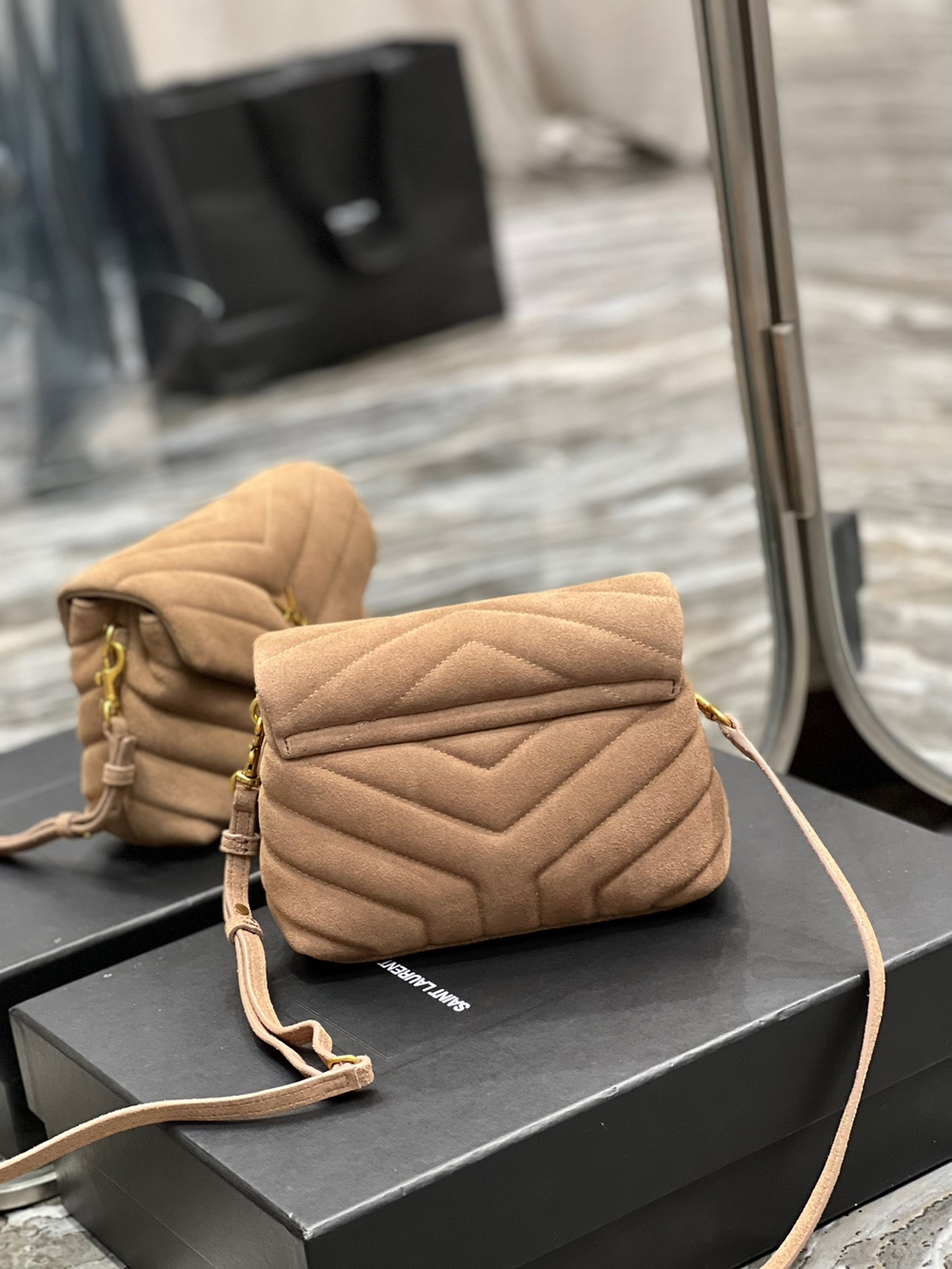 Saint Laurent Loulou 20 cm
