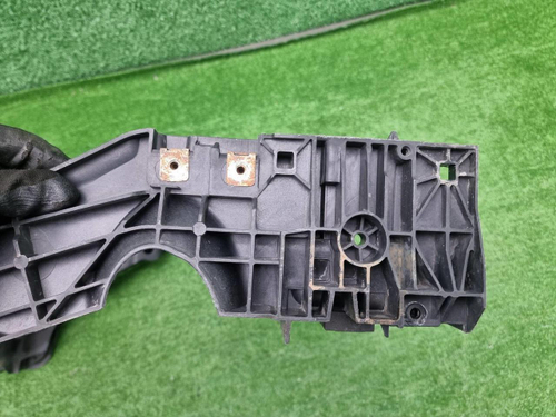 Кронштейн интеркулера правый Porsche Macan (14-18)