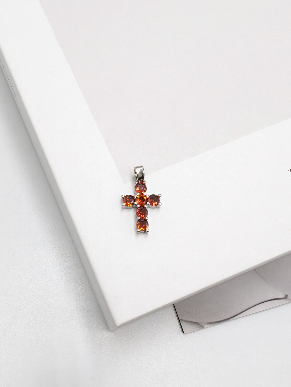 Подвеска крест с фианитами красный, 16.5*11.5мм