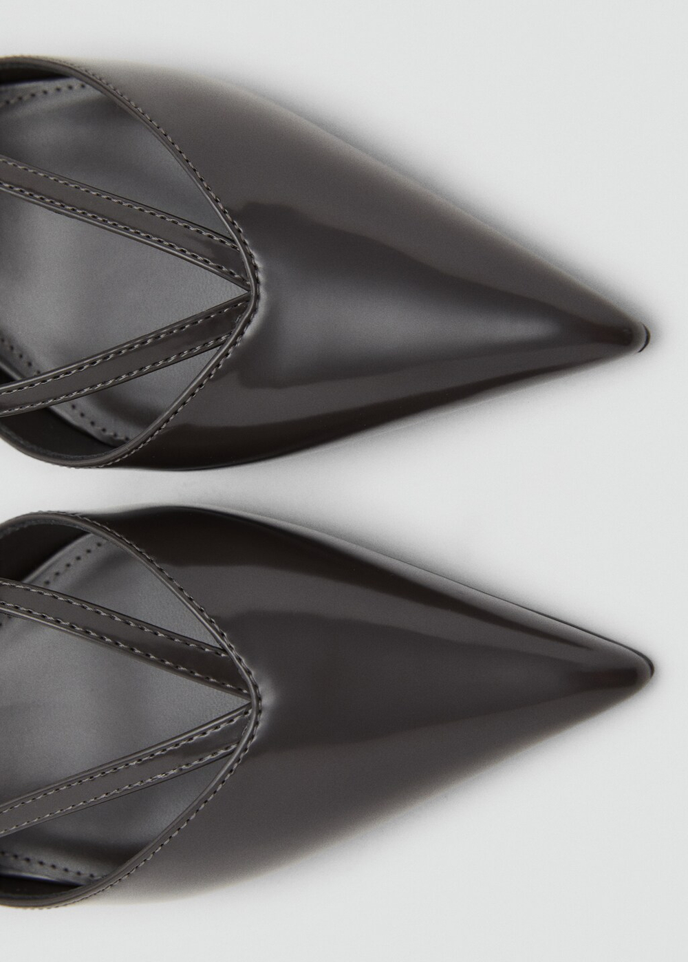 Туфли на каблуке-рюмочке с ремешками