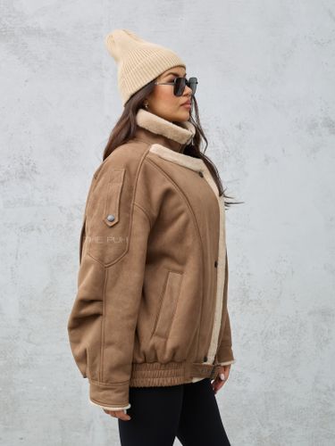 Коричневая дубленка с воротником