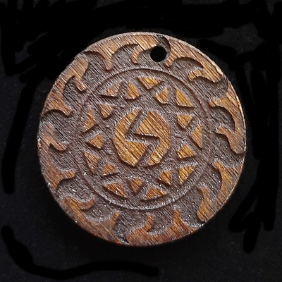 Славянский деревянный оберег "Перуница". Материал береза. Цвет Полисандр. Длина шнура 50 см. Диаметр 3 см