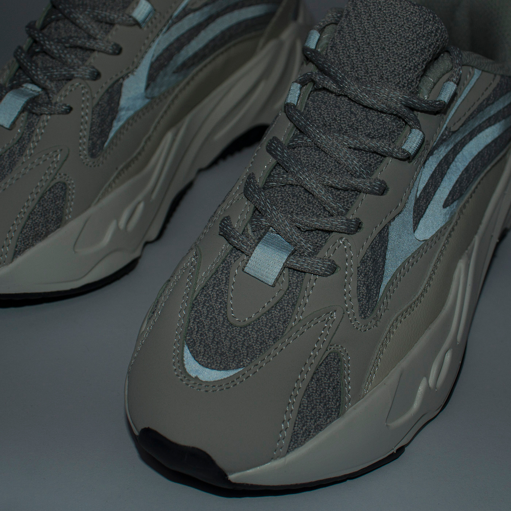Кроссовки Adidas Yeezy Boost 700 v2 Wmns Static