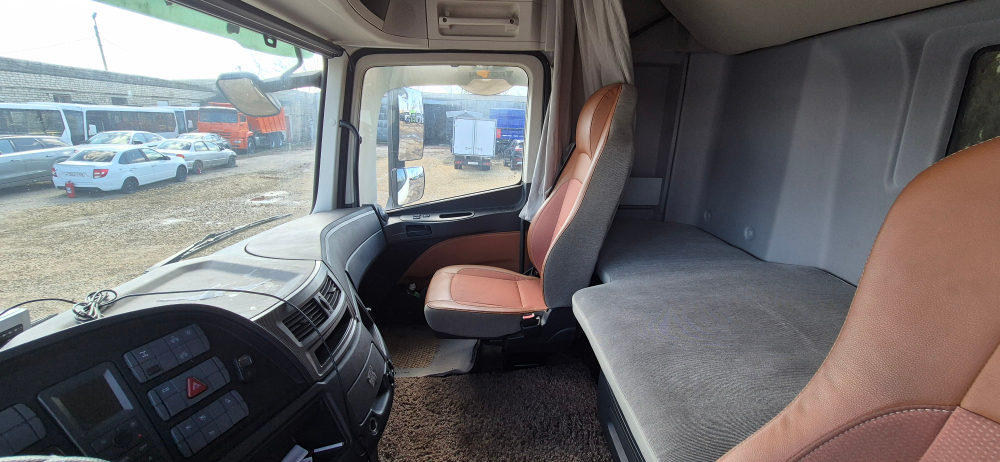 Foton AUMAN 4x2 Седельный тягач BJ4189SLFKA (Дизельный, 11,8 л, 470 л.с. АТ)