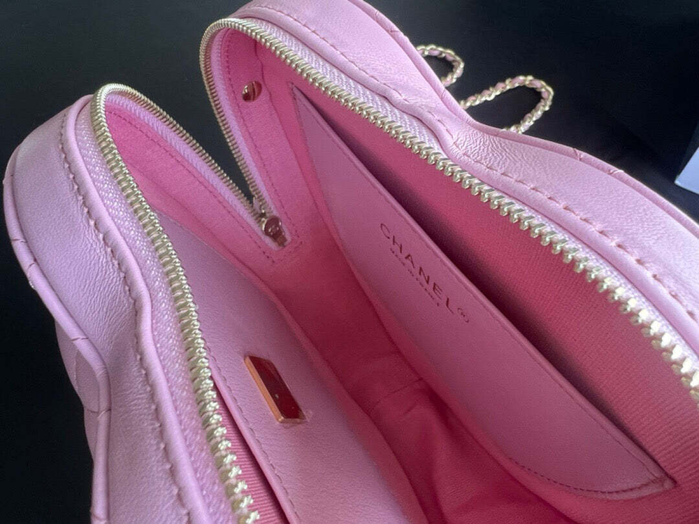 Chanel Heart Bag 18 cm