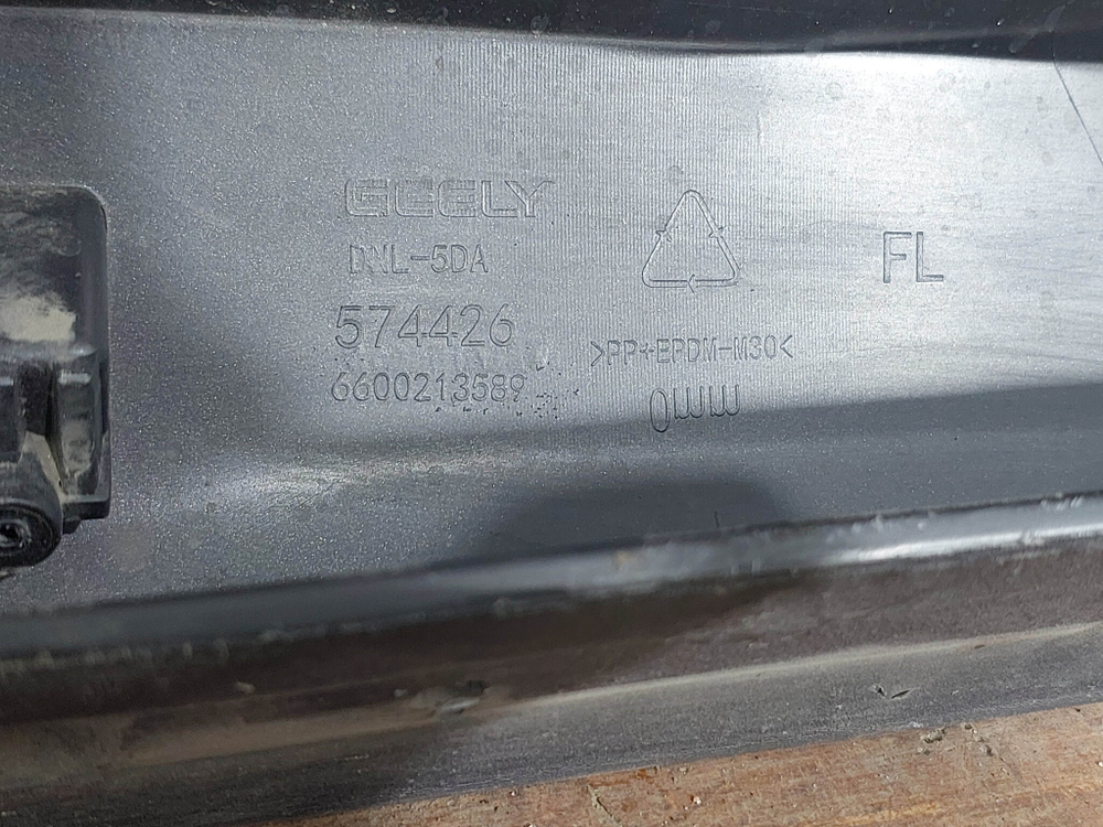 Накладка двери передней левой Geely Tugella 19-нв Б/У Оригинал 6600213589