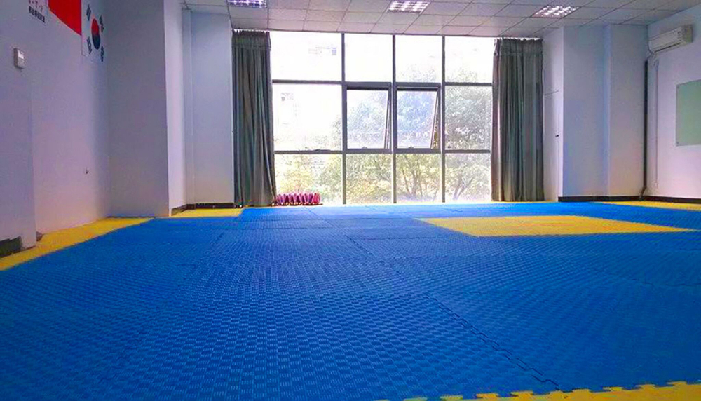 Покрытие для детских игровых зон (1 плита 100x100x1 см, 1кв.м./уп) с кромками