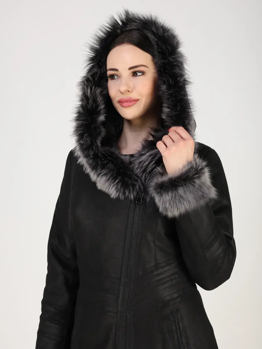 Дубленка зимняя натуральная с капюшоном
