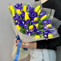 Букет ирисы и жёлтые тюльпаны